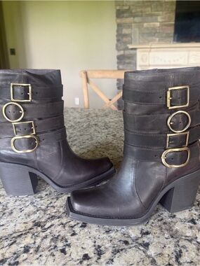 Steve Madden Carlina Dark Brown Buckle Strap Mid-Heel Ankle Boots size 9 New